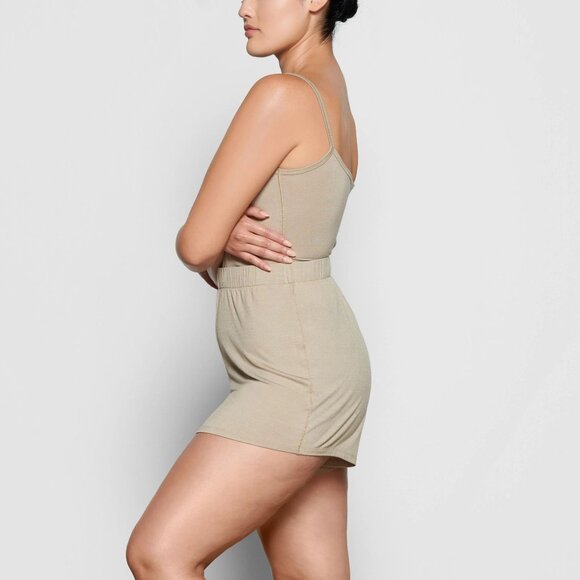SKIMS Sleep Short Taupe Womens Large - Picture 12 of 12